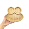 Kép 6/9 - Elite Home® béka formájú bambusz tányér tapadókorongos talppal, gyermek étkezőkészlet szilikon fejű kanállal és villával, 3 db-os szett