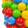 Kép 5/5 - Műanyag labdák vidám színekben, játszósátorba, járókába, 6,5 cm-es, 100 db-os szett hálóban
