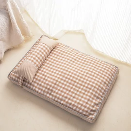 Kisállat fekhely, ágy formájú S méret, khaki-kockás kutya / macska