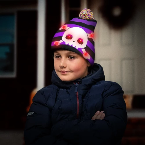 Halloween-i sapka - színes LED-del, bojttal - 21 x 26 cm lila/fekete