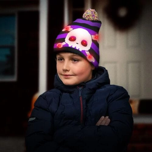 Halloween-i sapka - színes LED-del, bojttal - 21 x 26 cm lila/fekete